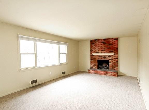 5th image of 20 S Pinelake Dr