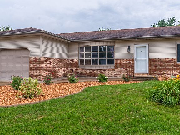 2nd image of 46 Brookshire Grn