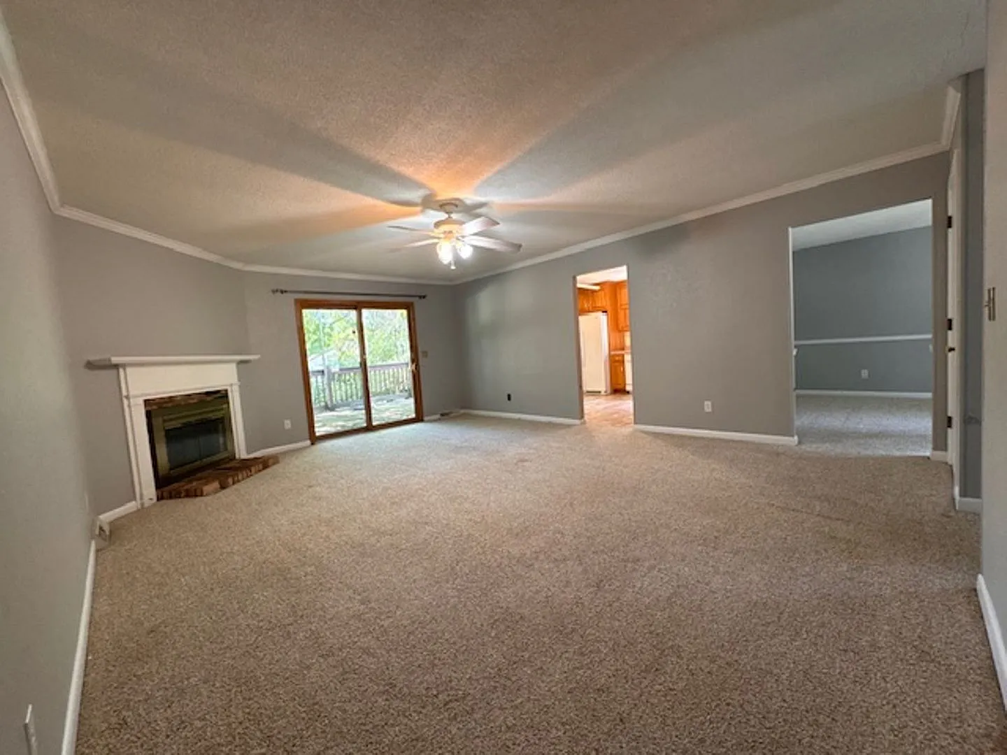 552 N Country Club Rd. 4 bdrm. 2.5 bath Bi Level — Photo 3
