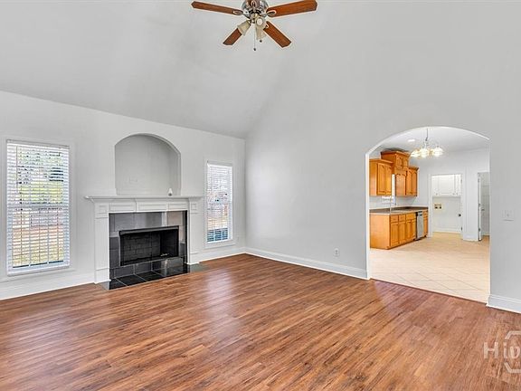 4th image of 1044 Woodland Drive