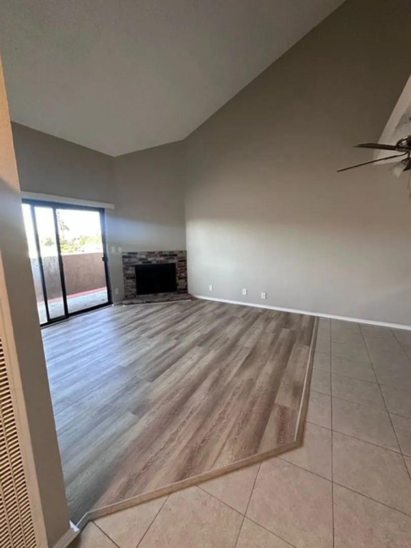 1725 Daly-Gardenia Apartments — Photo 2