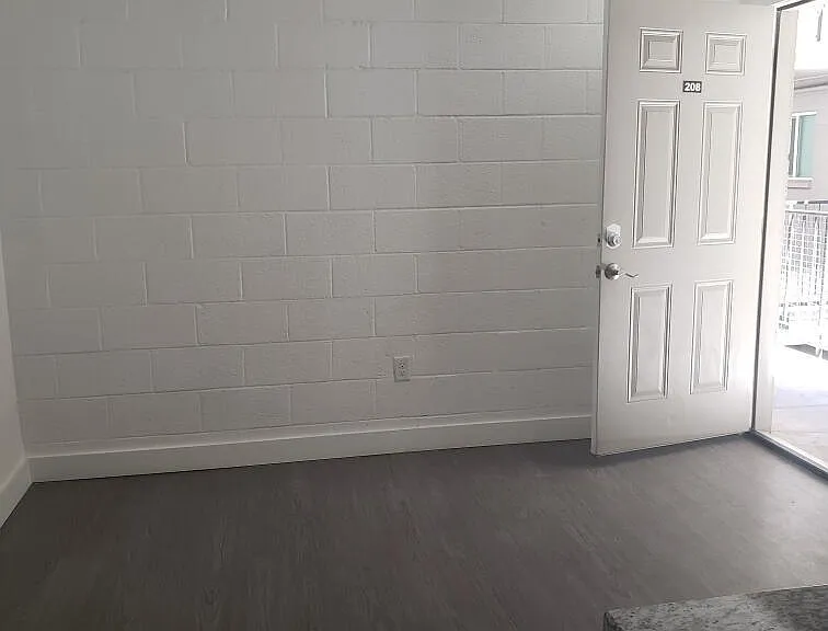 622 N 9th Ave #108 — Photo 11