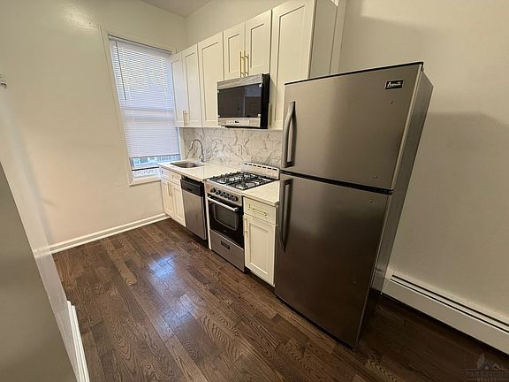 4th image of 186 South St #8AA