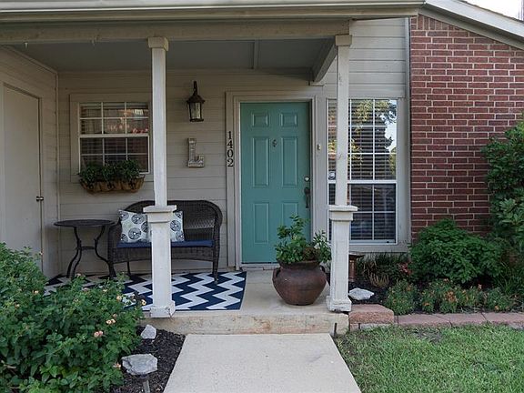 2nd image of 1402 Meadowood Village Dr