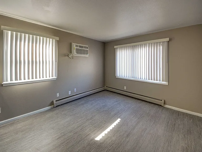 Whittier Flats - 3023 Pleasant Ave