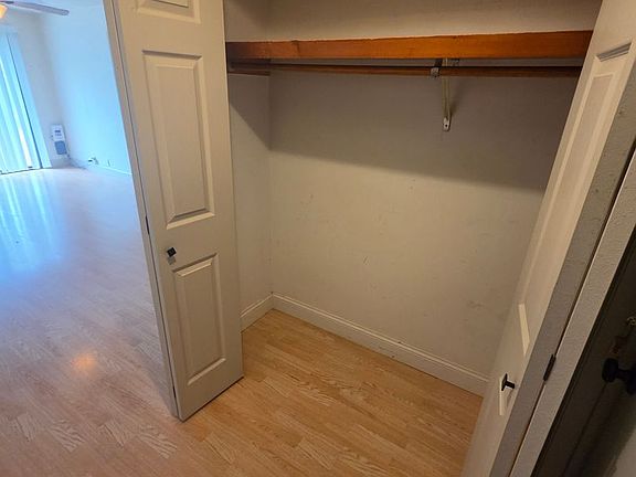 4th image of 239 S Jefferson St #7
