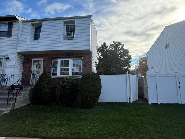 9 Signs Rd #A, Staten Island, NY 10314