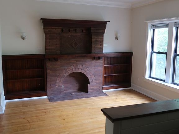 2nd image of 757 W Buena Ave #300
