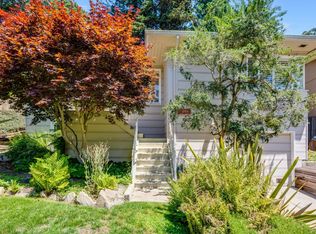 3066 Holyrood Dr, Oakland, CA 94611
