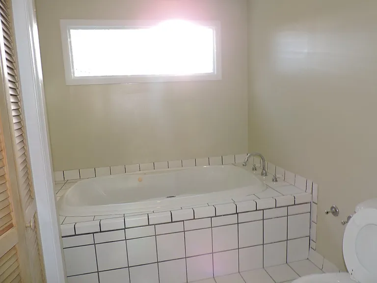 112 Monroe Dr — Photo 7
