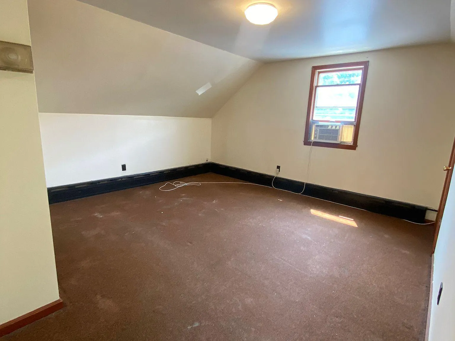 Studio, 700 sqft, $1,700 — Photo 2
