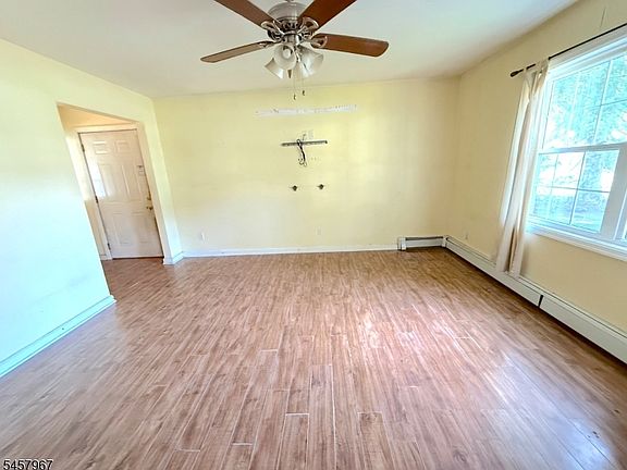 4th image of 5 Brookside Ave