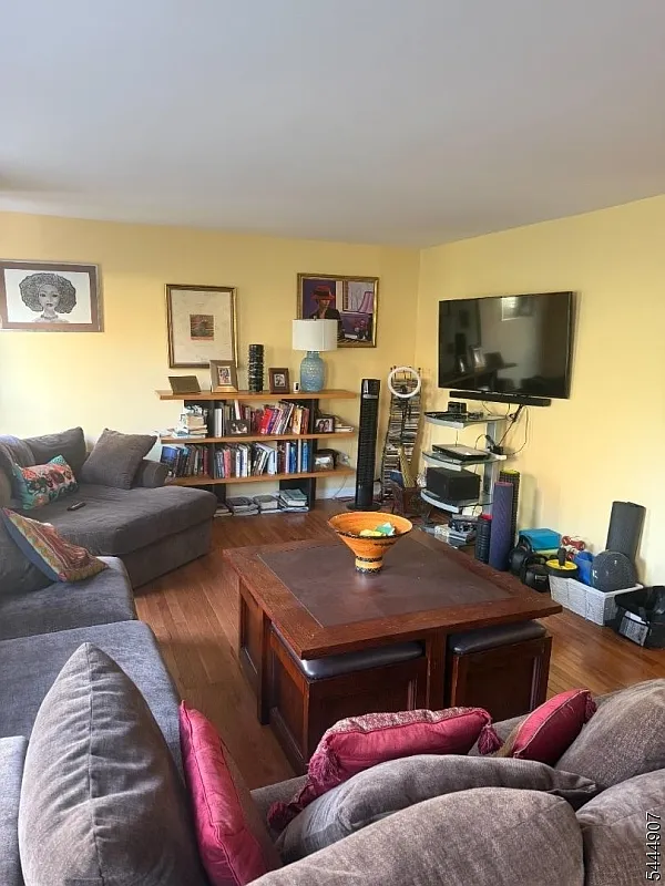 2 bed, 2.5 bath, 1352 sqft, $2,450 — Photo 2