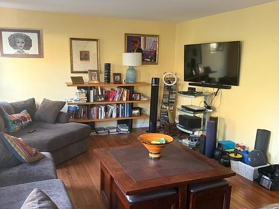 2nd image of 4 Colgate Dr #4