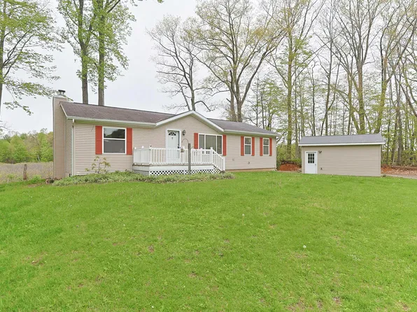 8497 Lake Rd, Berrien Center, MI 49102