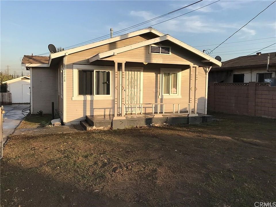1st image of 2428 Kelburn Ave