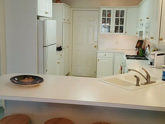 3rd image of 4284 Redbush Dr.