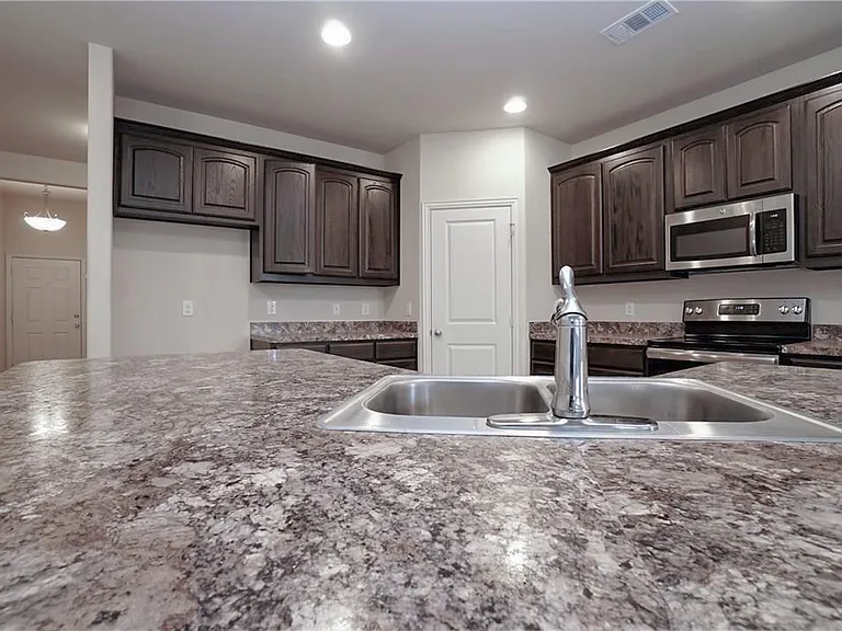 357 Emerald Creek Dr — Photo 7