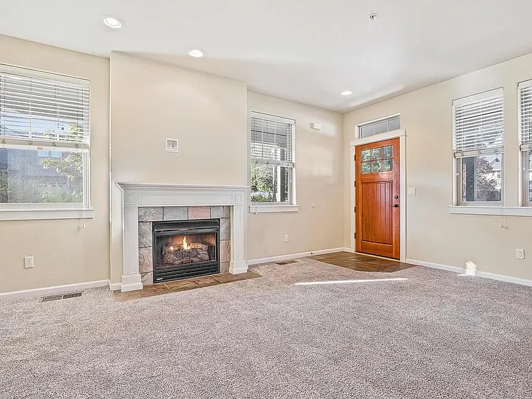 2203 Dollarhide Way — Photo 2