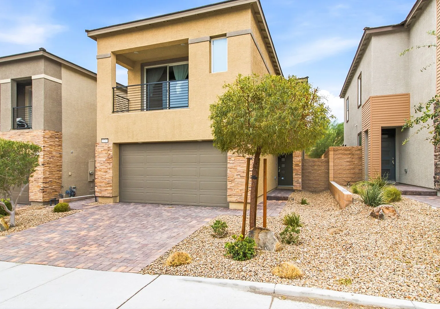 Beautiful 3-Bedroom Home in Desirable Skye Canyon — Photo 3