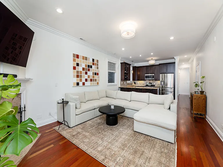 919 W Altgeld St #2 — Photo 2