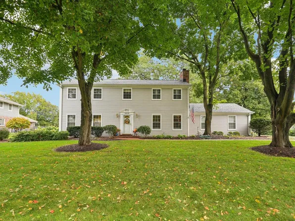 3810 Mountain DRIVE, Brookfield, WI 53045