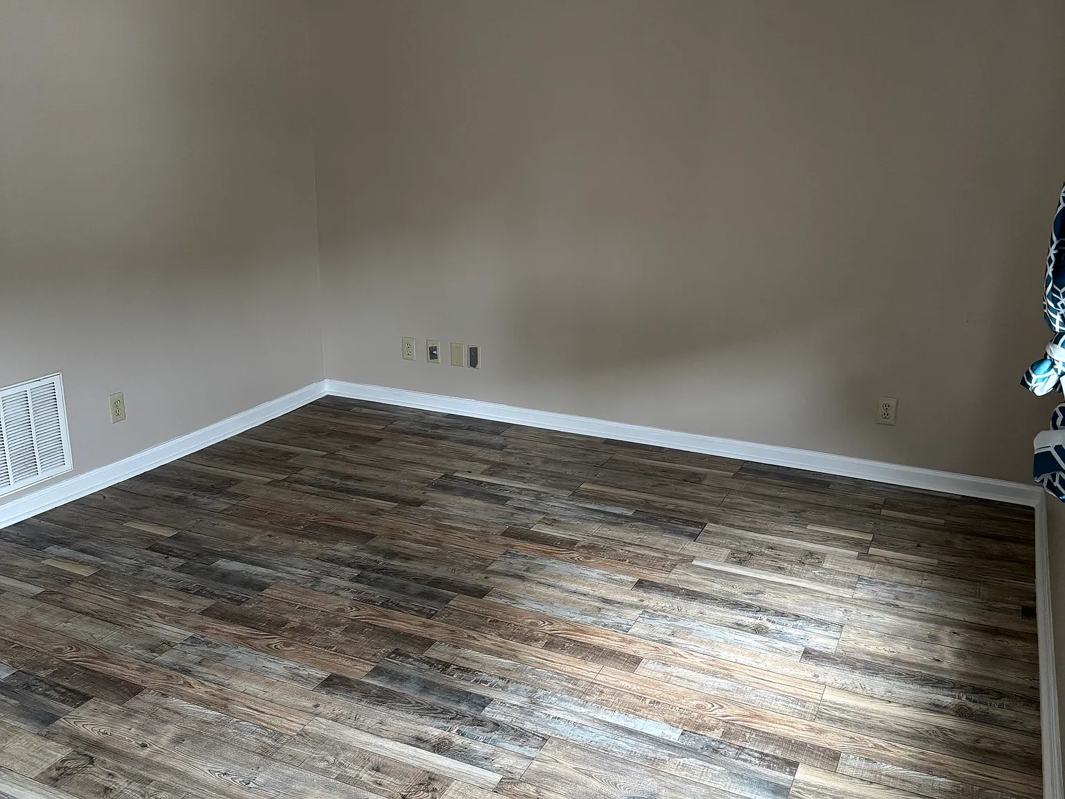2 bed, 1.5 bath, 935 sqft, $990 — Photo 1
