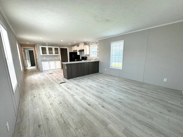Westbridge Manor — Photo 31
