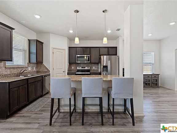 5th image of 908 Hickok Dr