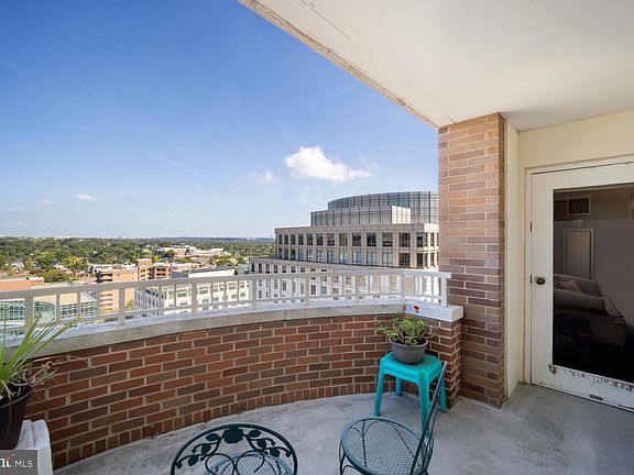 3rd image of 900 N Taylor St APT 1812
