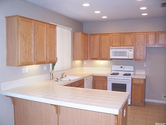 5th image of 811 Yardley Dr