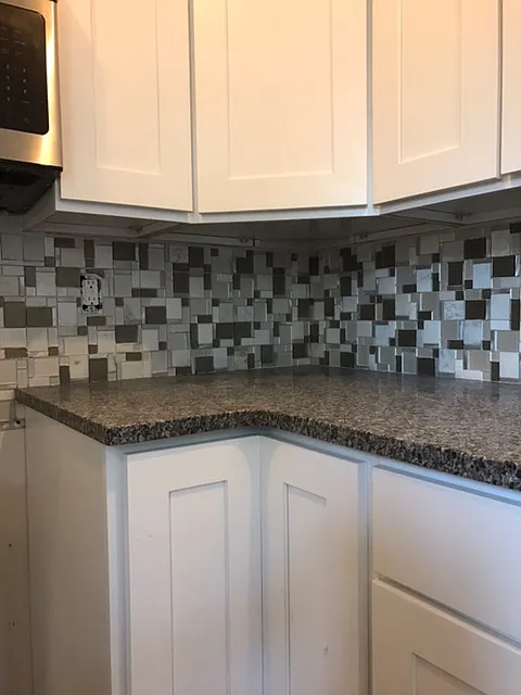 5205 Ridge Ave - B — Photo 3