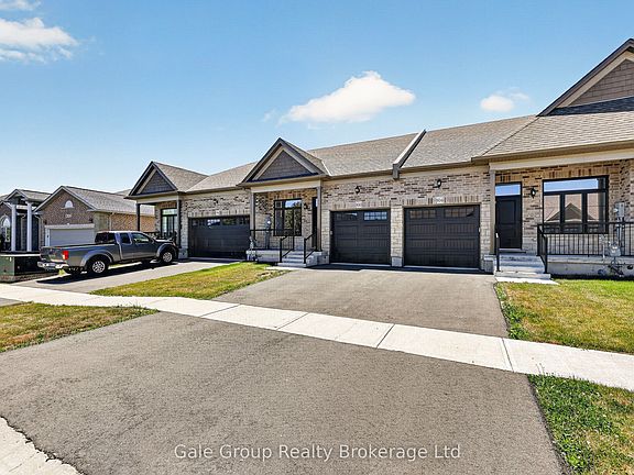 5th image of 808 Garden Court Cres