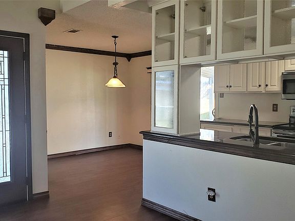 4th image of 137 Clarence Ave