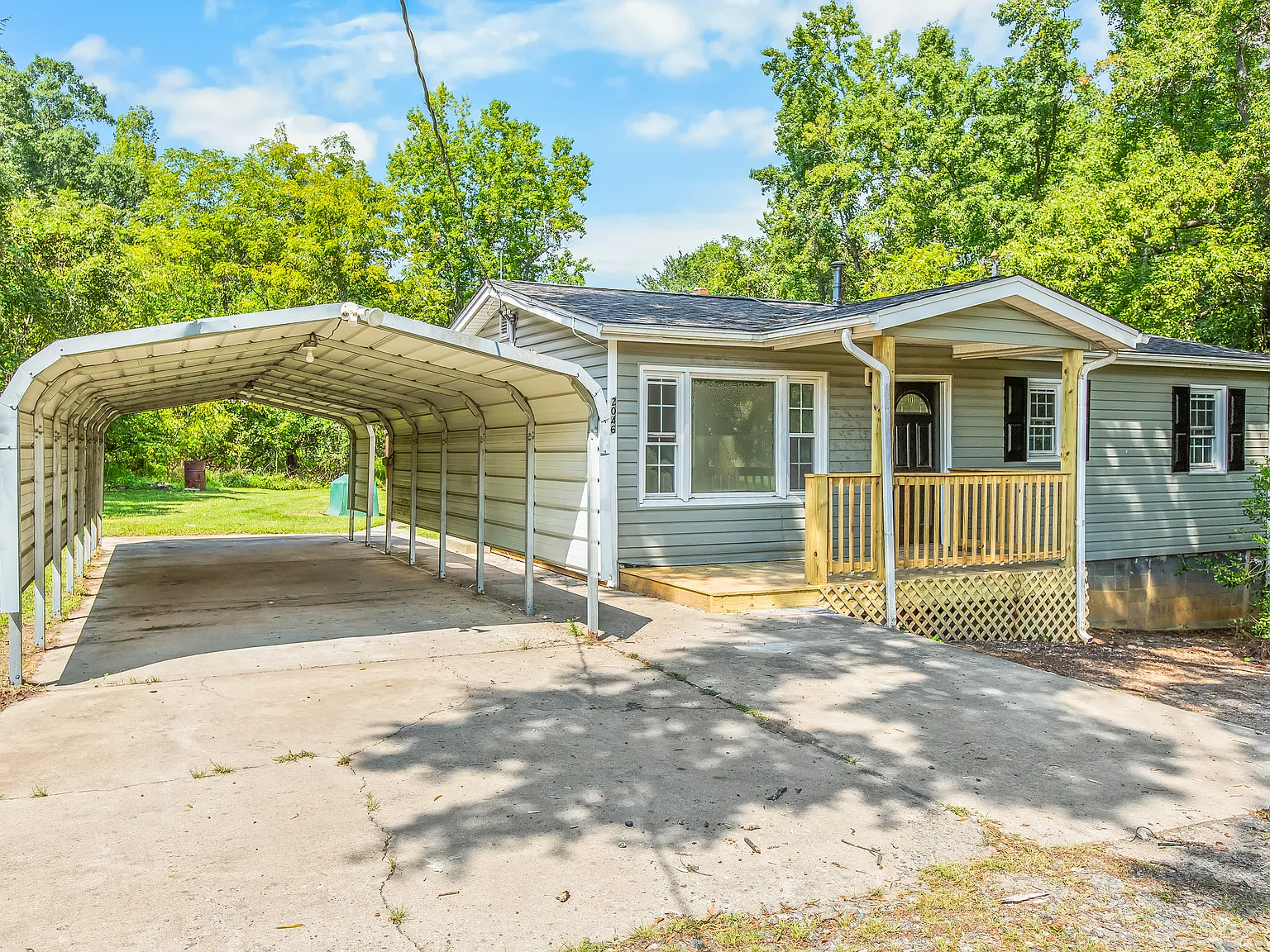 3 bed, 720 sqft, $1,400 — Photo 1