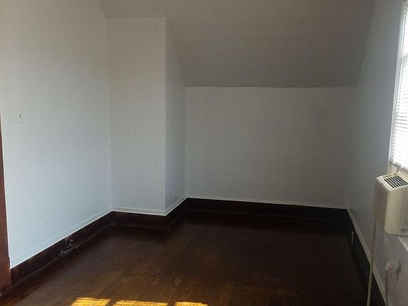 5th image of 1522 Lee St E APT 5