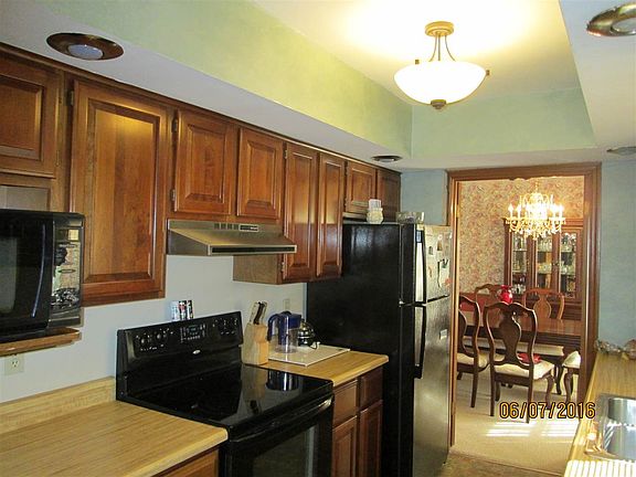 4th image of 501 N Meadow Ln