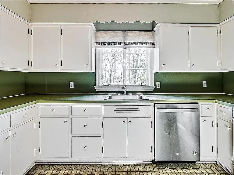 1402 Roanoke Dr — Photo 15