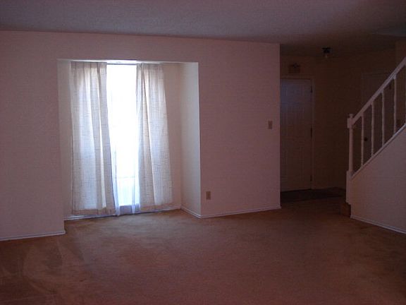 2nd image of 1609 Post Oak Pl