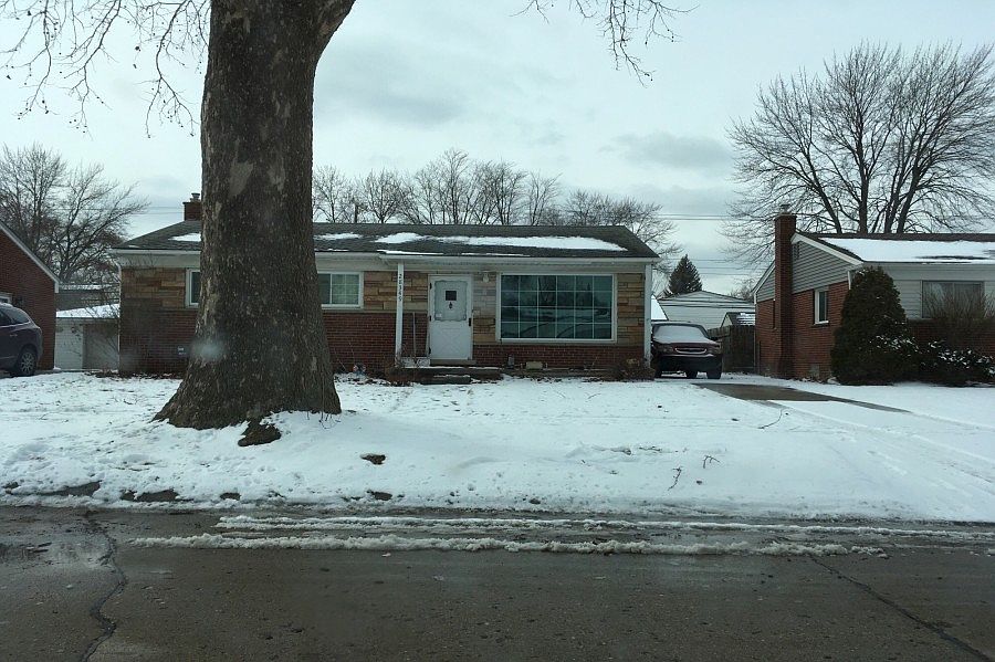 1st image of 28349 Couzens Ave