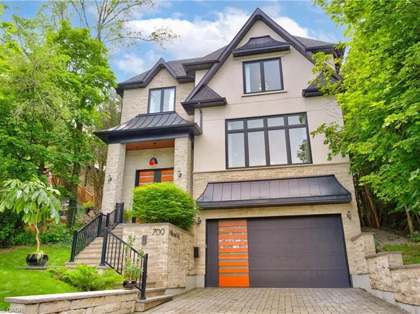 700 Hillcrest Rd, Pickering, ON L1W 2P1