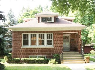 1927 Schiller Ave, Wilmette, IL 60091