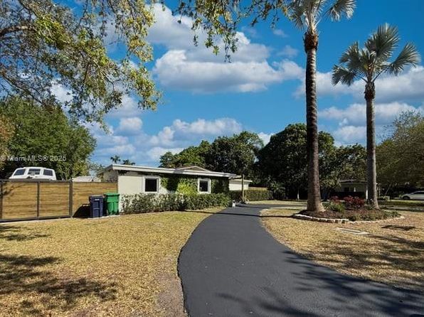 13225 SW 83rd Ct, Pinecrest, FL 33156