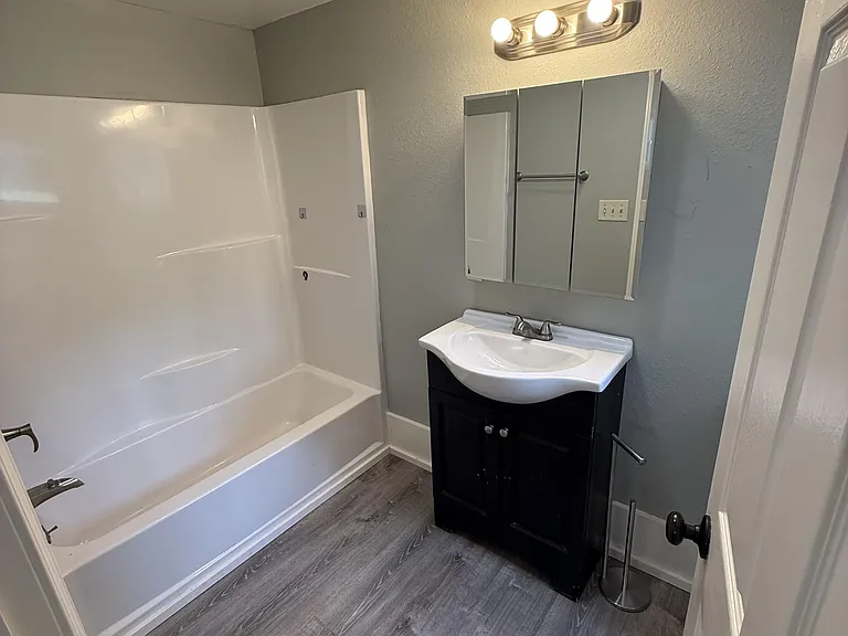 339 S Union Ave — Photo 15