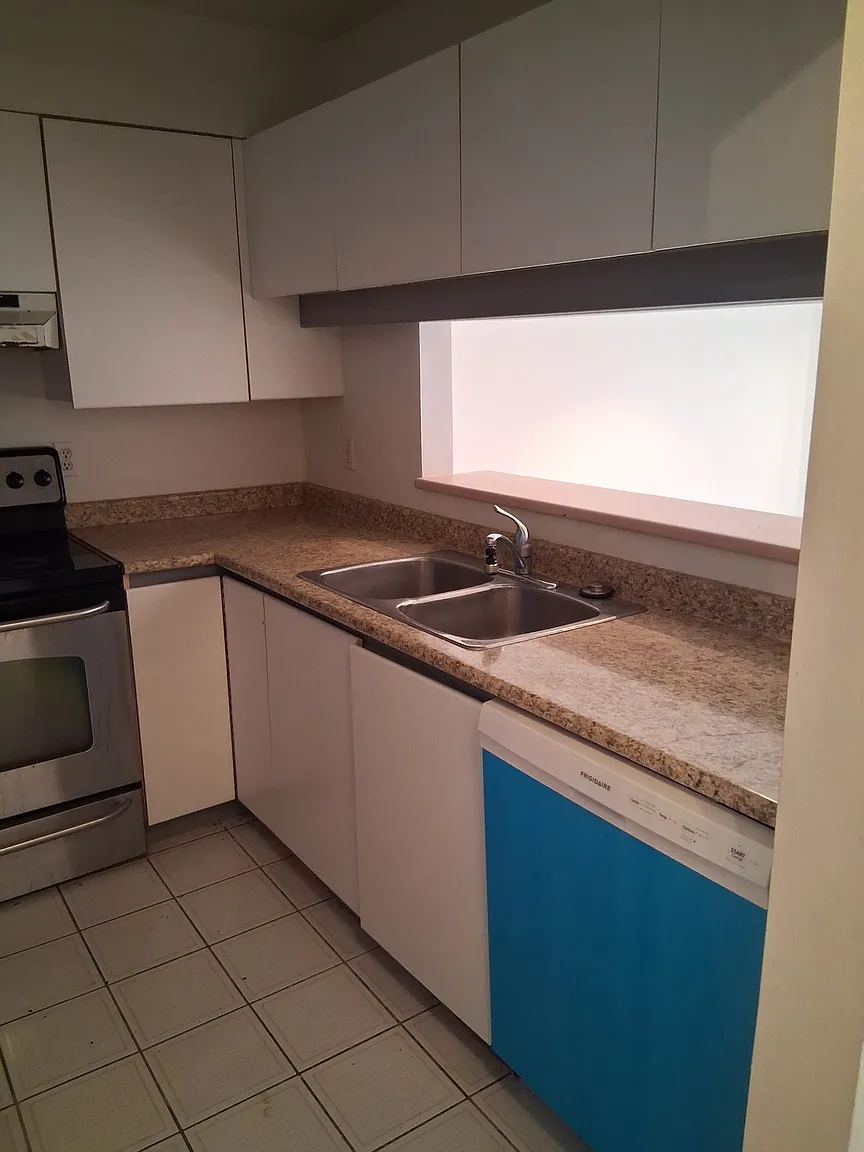 1738 Alberni St #208 photo 1