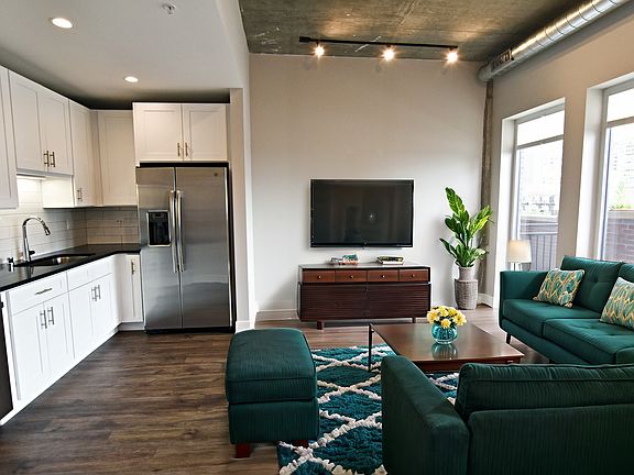 2nd image of 3817-45 N Broadway St #3833-718