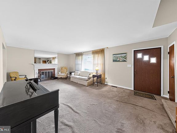 5th image of 1217 Evergreen Rd