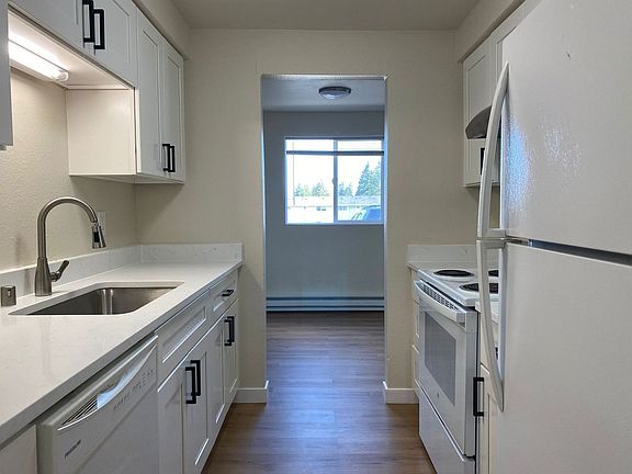 5th image of 306 Stanford Dr APT H