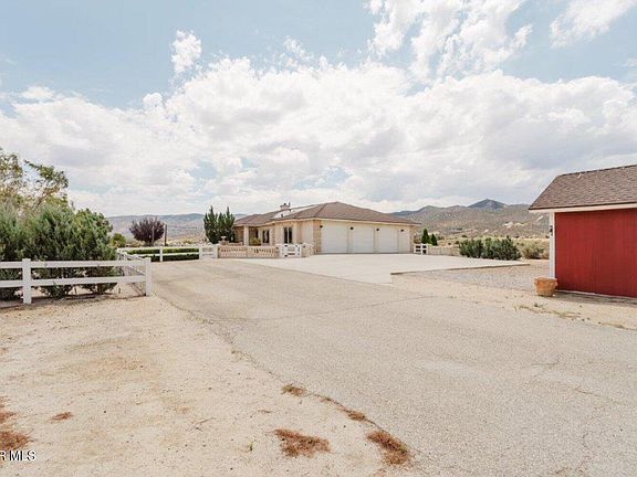4th image of 9753 Elizabeth Lake Rd