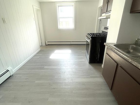4th image of 32 Linda Ave #2